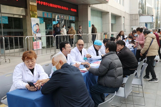 駐馬店市中心醫(yī)院舉辦2025聯(lián)合國糖尿病日義診活動(dòng)