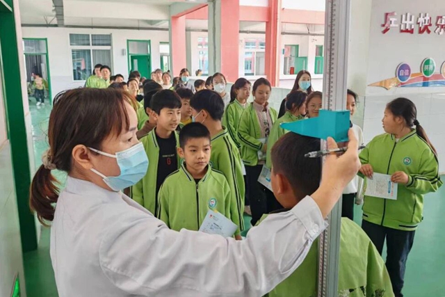 童心向暖 護(hù)航成長(zhǎng)：兒童康復(fù)科聯(lián)合市紅十字會(huì)走進(jìn)校園開(kāi)展愛(ài)心普查活動(dòng)