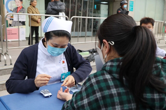 駐馬店市中心醫(yī)院舉辦2025聯(lián)合國糖尿病日義診活動(dòng)