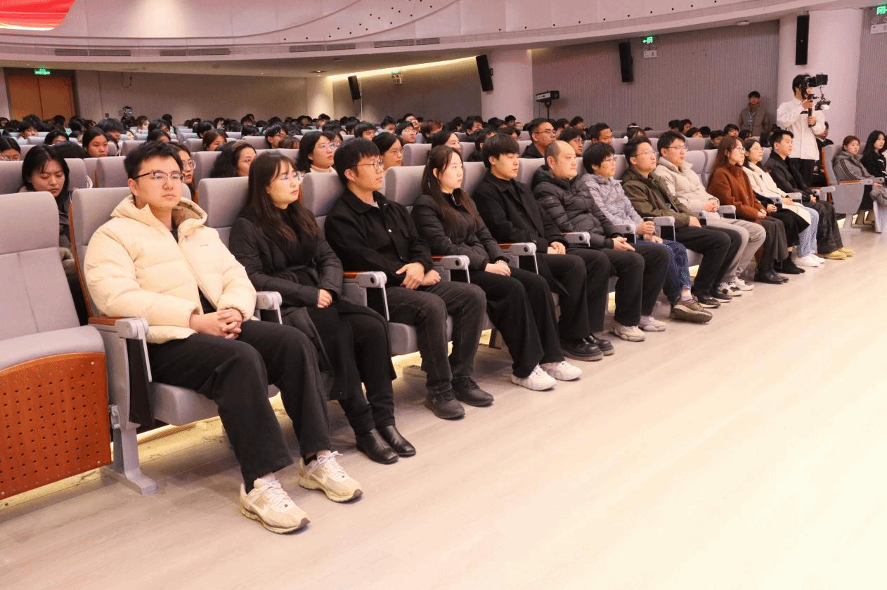  駐馬店職業(yè)技術(shù)學(xué)院信息工程學(xué)院舉行“文明信工”表彰大會(huì)