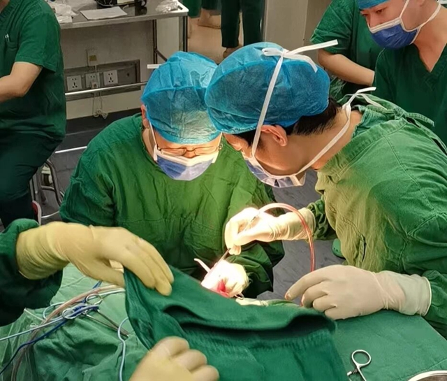 80歲大面積腦出血患者獲救記：微創(chuàng)手術(shù)打通生命通道