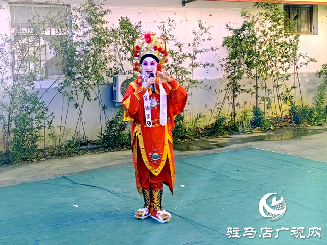 驛城區(qū)香山街道:文藝匯演暖“夕陽”
