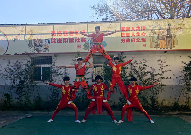 驛城區(qū)香山街道：文藝匯演暖“夕陽”