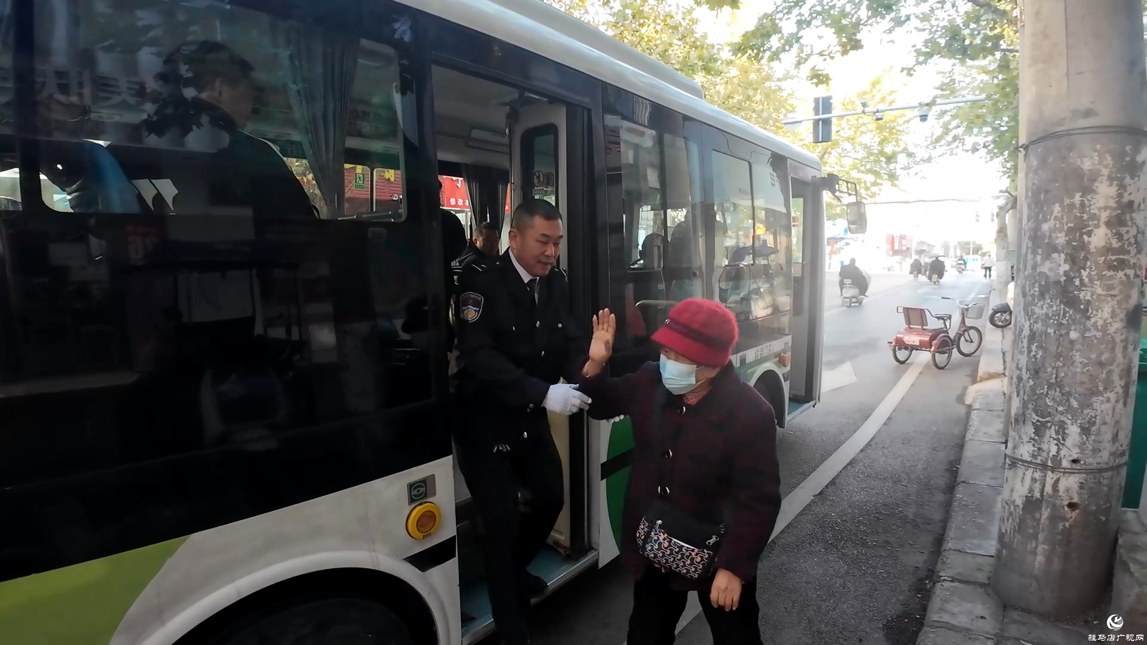 正陽縣：“敬老愛老”公交專線貼心守護(hù)銀發(fā)群體出行