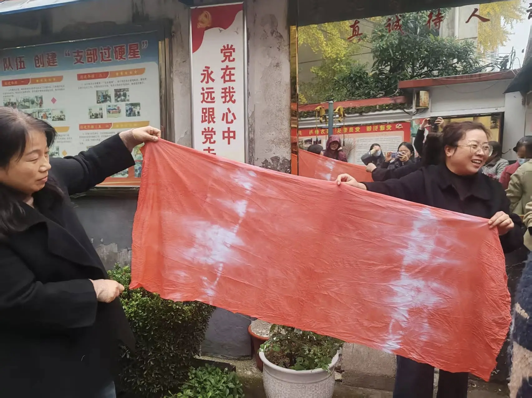 非遺煥新“冬染·圍巾”手作活動(dòng)解鎖冬日非遺浪漫