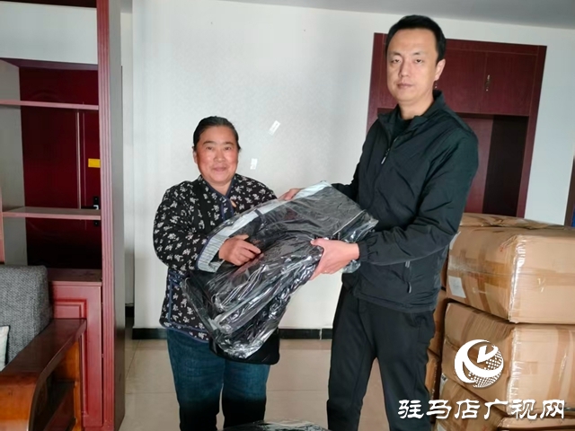 魏基成“天籟快車”項目組向駐馬店市康復(fù)輔具協(xié)會 捐贈愛心物資