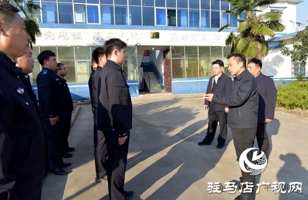 平輿縣委副書記王東亮帶隊(duì)慰問萬金店鎮(zhèn)勇救群眾民輔警