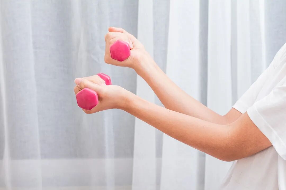 睡前做這5種運(yùn)動(dòng)，可以讓睡眠變好！今晚就試試