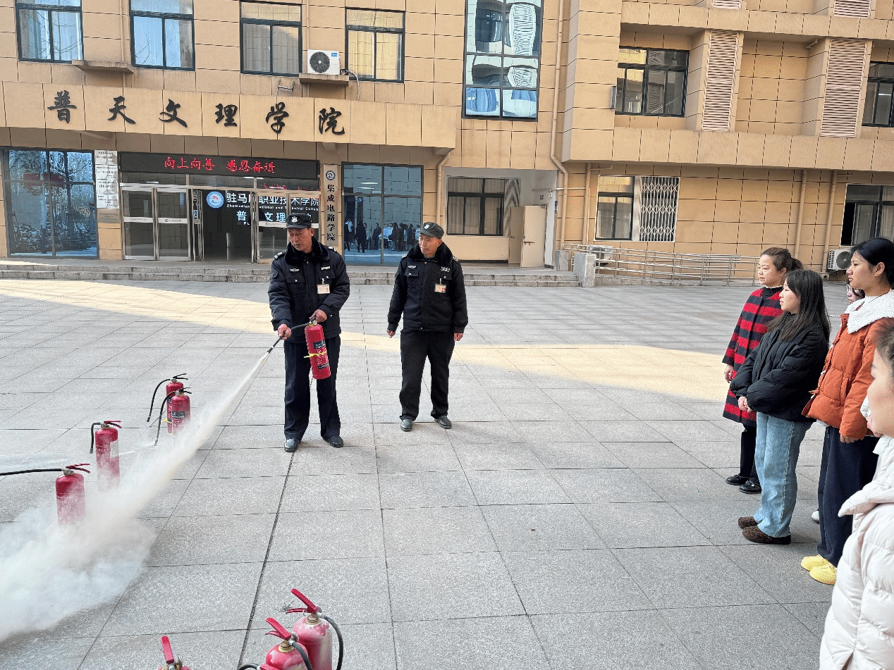  消防演練強技能 部門聯(lián)動護平安 ：駐馬店職業(yè)技術學院康養(yǎng)與護理學院開展消防安全應急演練