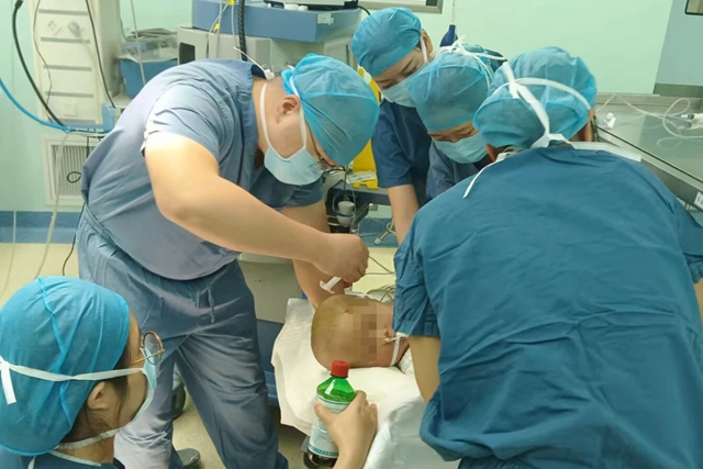 駐馬店市中心醫(yī)院多學(xué)科協(xié)作，成功挽救腦疝危重嬰兒