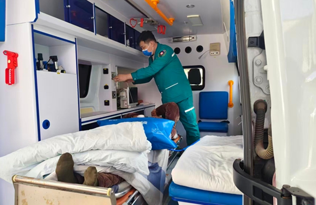 駐馬店市第一人民醫(yī)院推出“診療+轉(zhuǎn)運(yùn)”閉環(huán)服務(wù)，暖心護(hù)送患者到家