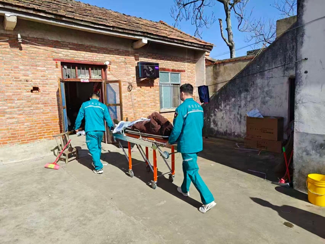 駐馬店市第一人民醫(yī)院推出“診療+轉(zhuǎn)運(yùn)”閉環(huán)服務(wù)，暖心護(hù)送患者到家