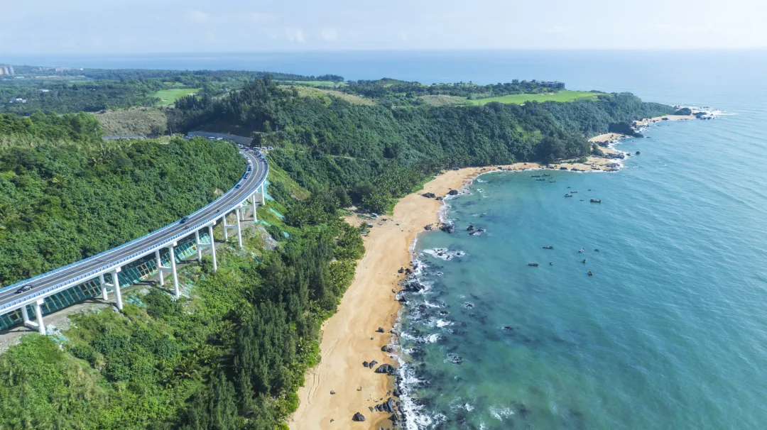 旅游風(fēng)景道：最美風(fēng)景在路上