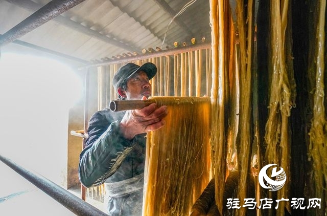 粉條搭起致富橋 ——走進(jìn)駐馬店驛城區(qū)板橋鎮(zhèn)口門村黑石山自然村許學(xué)用的粉條加工點