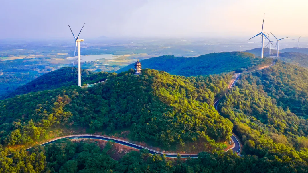 旅游風(fēng)景道：最美風(fēng)景在路上