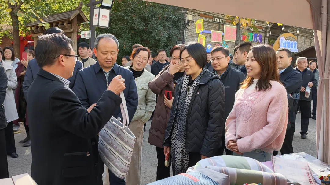 【活動(dòng)資訊】非遺匠心綻芳華 土布傳韻展新姿｜上蔡劉氏純樸老土布亮相2025河南省“鄉(xiāng)村好物展”