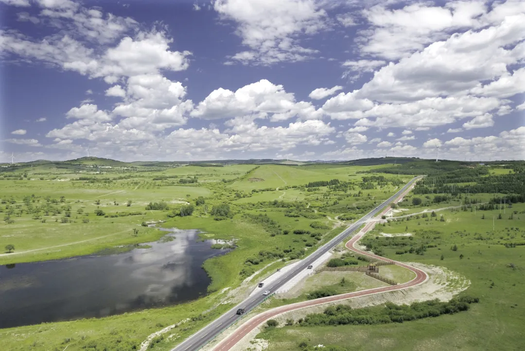 旅游風(fēng)景道：最美風(fēng)景在路上