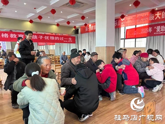 驛城區(qū)聯(lián)動(dòng)天中義工開(kāi)展“愛(ài)助成長(zhǎng)”助學(xué)活動(dòng) 43名事實(shí)孤兒獲41800元精準(zhǔn)幫扶