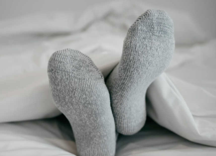 為什么醫(yī)生勸你冬天穿襪子睡覺(jué)？這些好處讓人意想不到