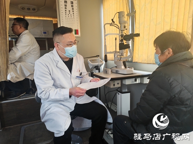 平輿縣人民醫(yī)院專家團(tuán)赴萬(wàn)金店鎮(zhèn)土店村開(kāi)展義診活動(dòng)
