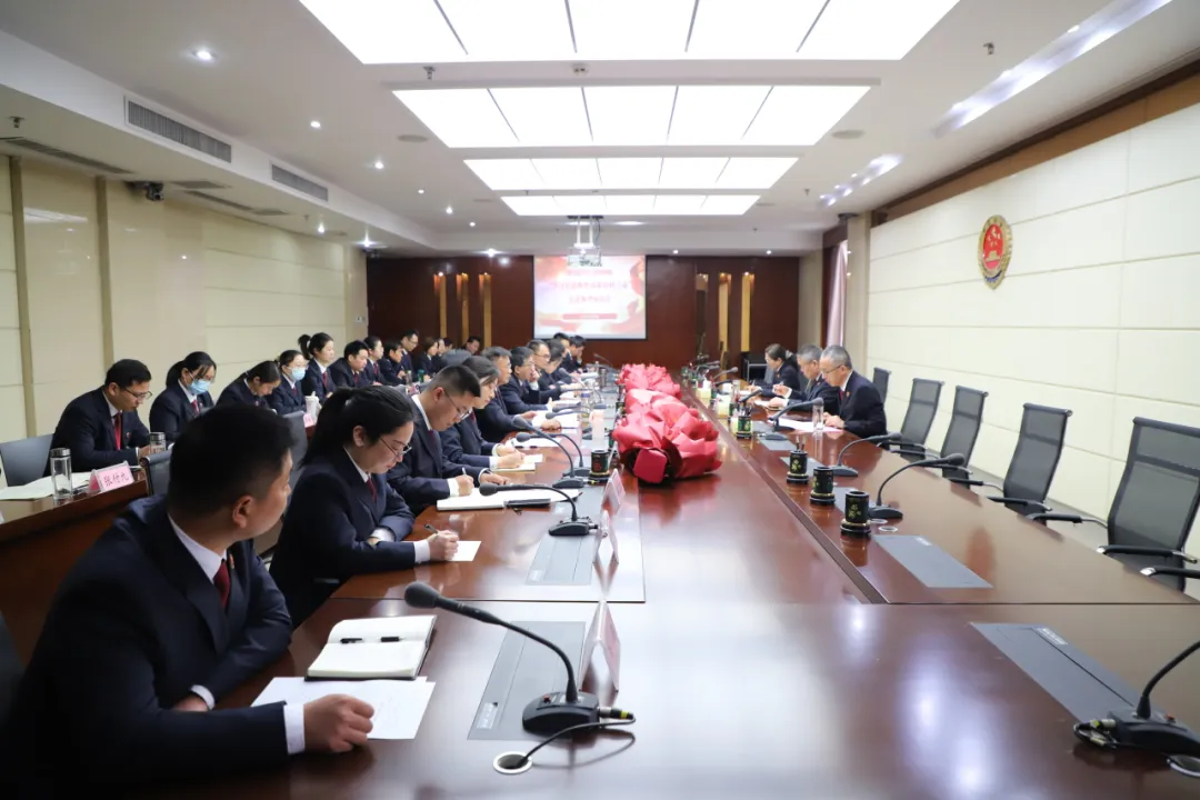 市檢察院舉行全市檢察機關(guān)先進典型代表座談會