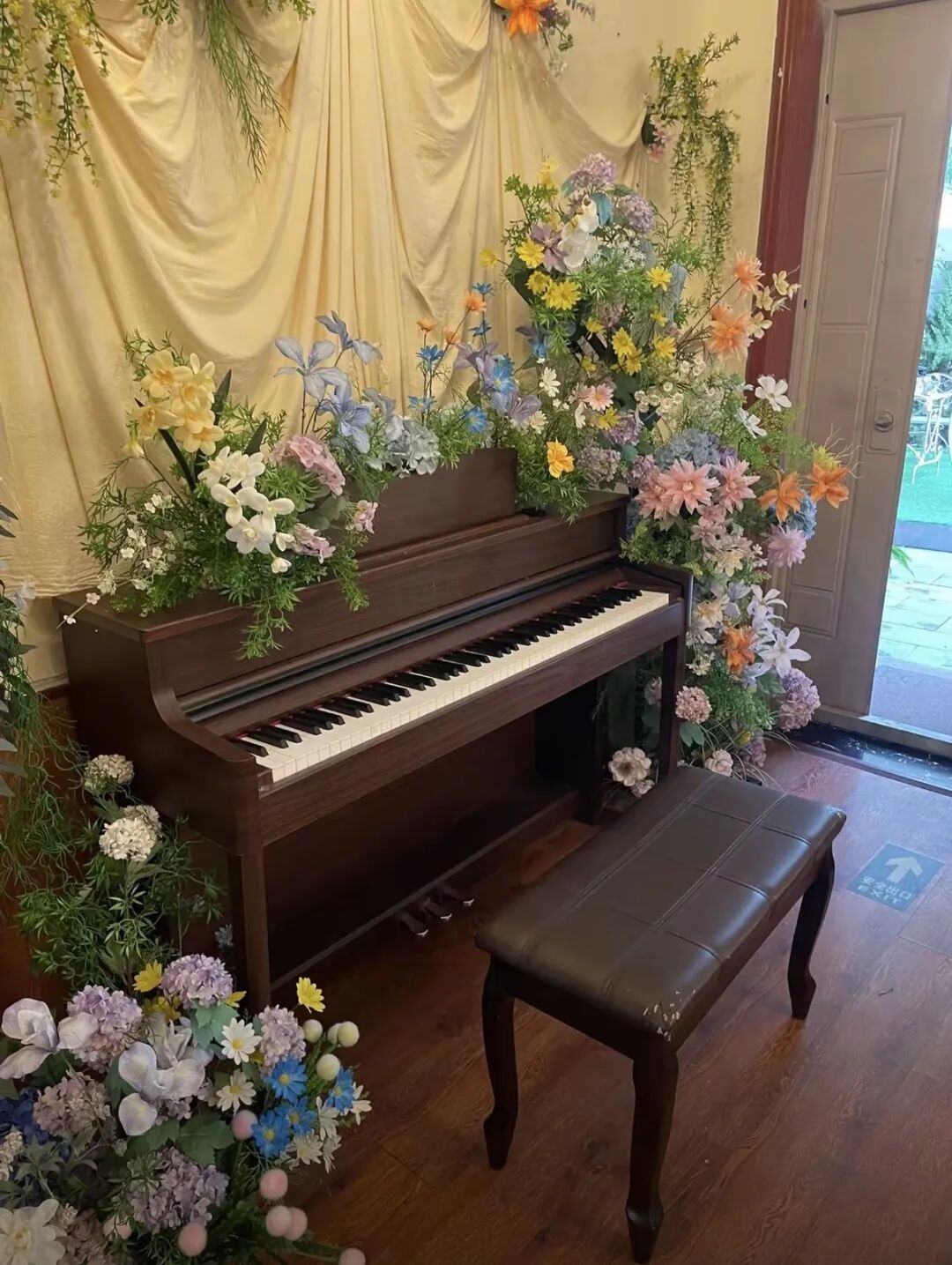 降溫了，躲進這幾家神仙咖啡館，好看好拍還好玩！