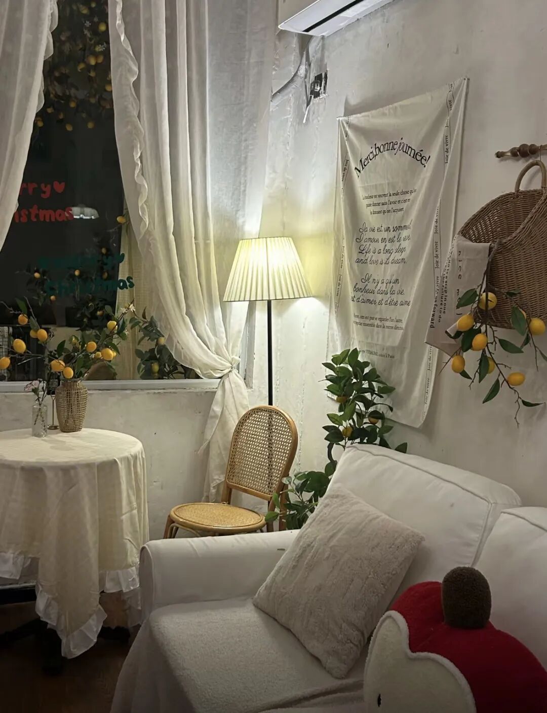 降溫了，躲進這幾家神仙咖啡館，好看好拍還好玩！