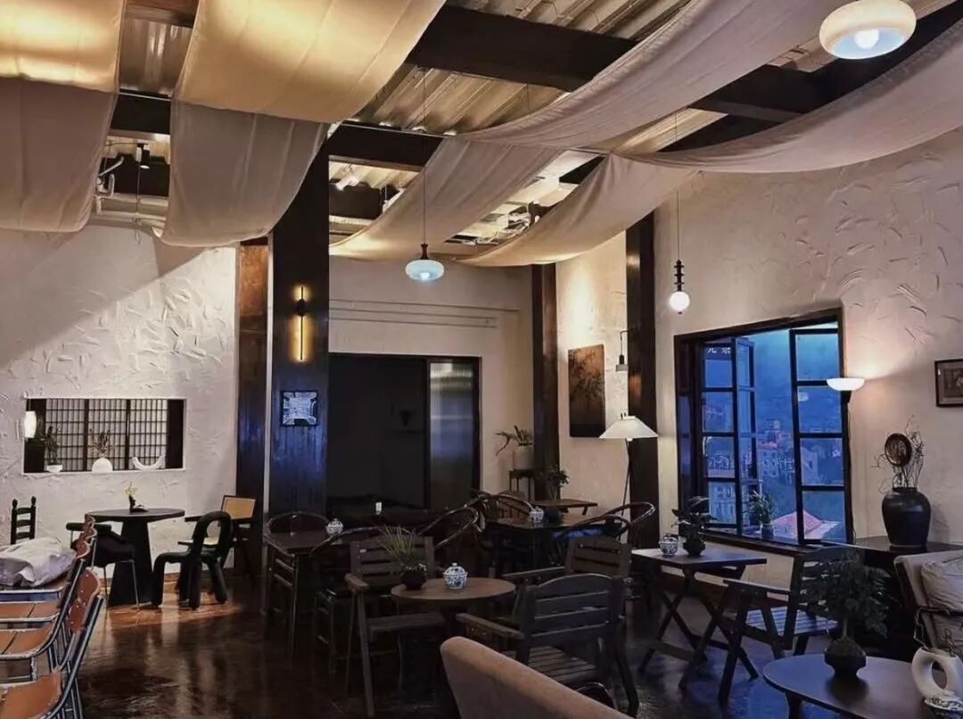 降溫了，躲進這幾家神仙咖啡館，好看好拍還好玩！