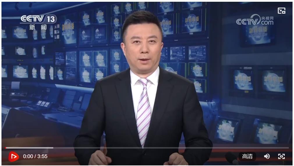 習(xí)近平同法國總統(tǒng)馬克龍?jiān)诔啥歼M(jìn)行友好交流