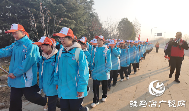 駐馬店市第四中學(xué)開展“徒步鄉(xiāng)野 探秘農(nóng)耕，感悟成長”研學(xué)活動