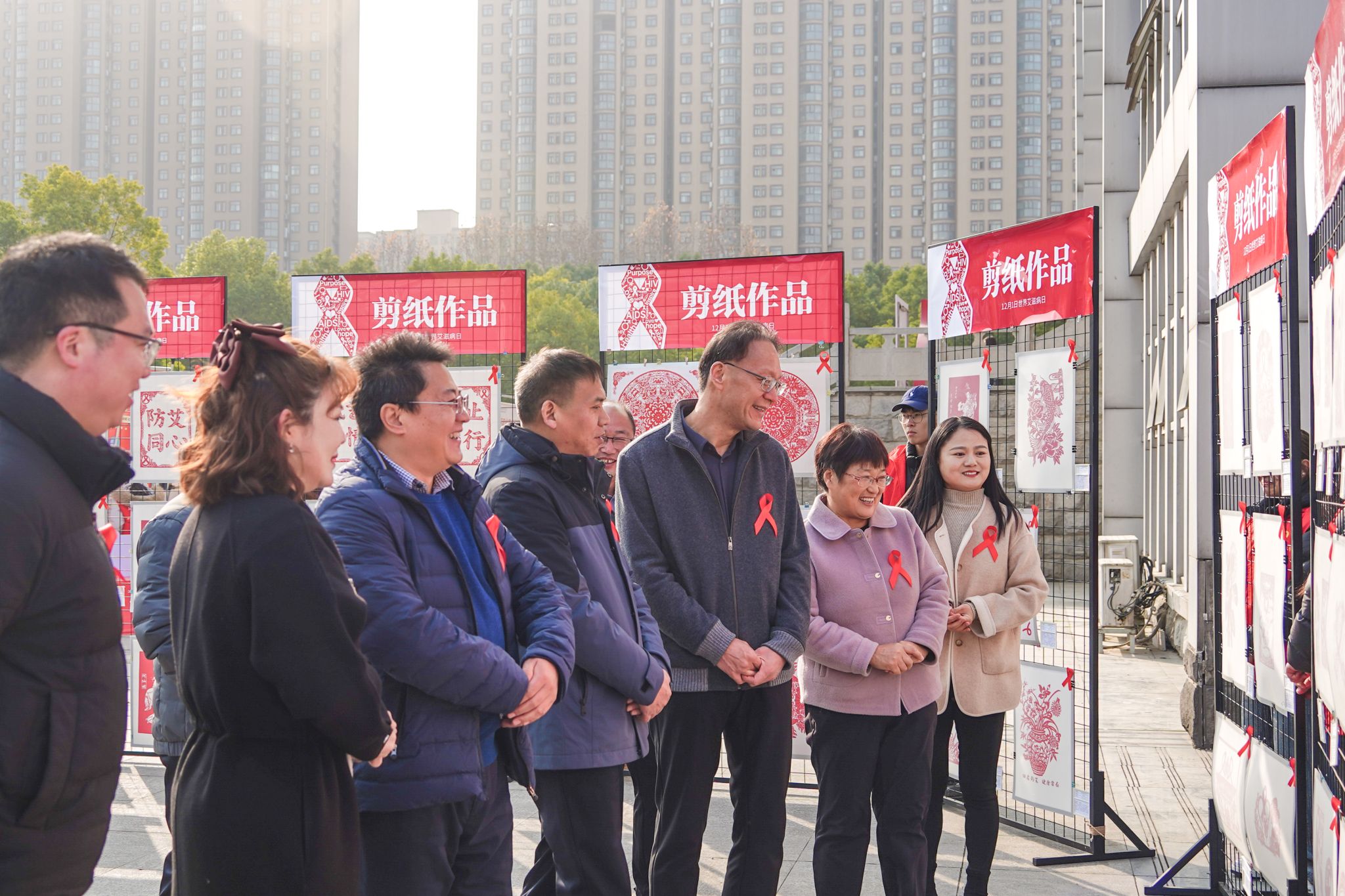 駐馬店職業(yè)技術(shù)學(xué)院成功舉辦“筆墨傳情，艾止于行”防艾書(shū)畫(huà)剪紙作品大賽