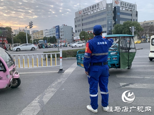 駐馬店首支交管義警隊亮相早高峰 警民共治繪就交通新圖景