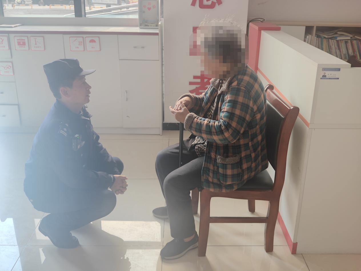 駐馬店市公安局經(jīng)開(kāi)區(qū)分局：警民聯(lián)動(dòng) 助迷路老人歸家
