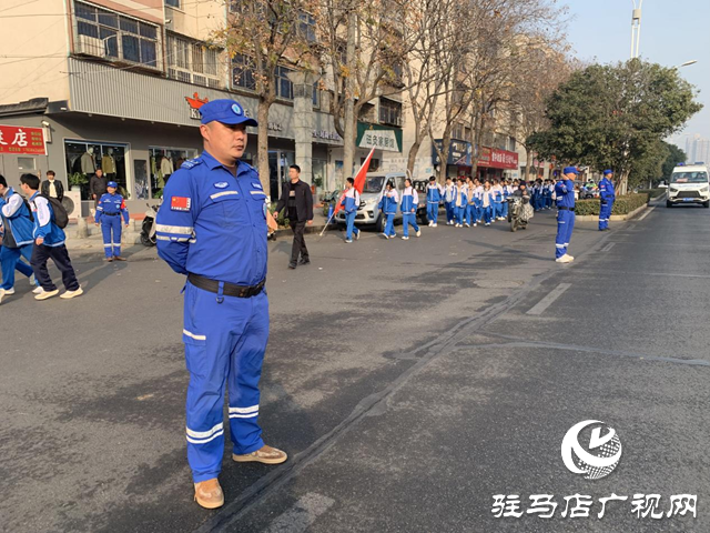 天中救援隊(duì)為駐馬店市第四初級(jí)中學(xué)師生冬季遠(yuǎn)足保駕護(hù)航