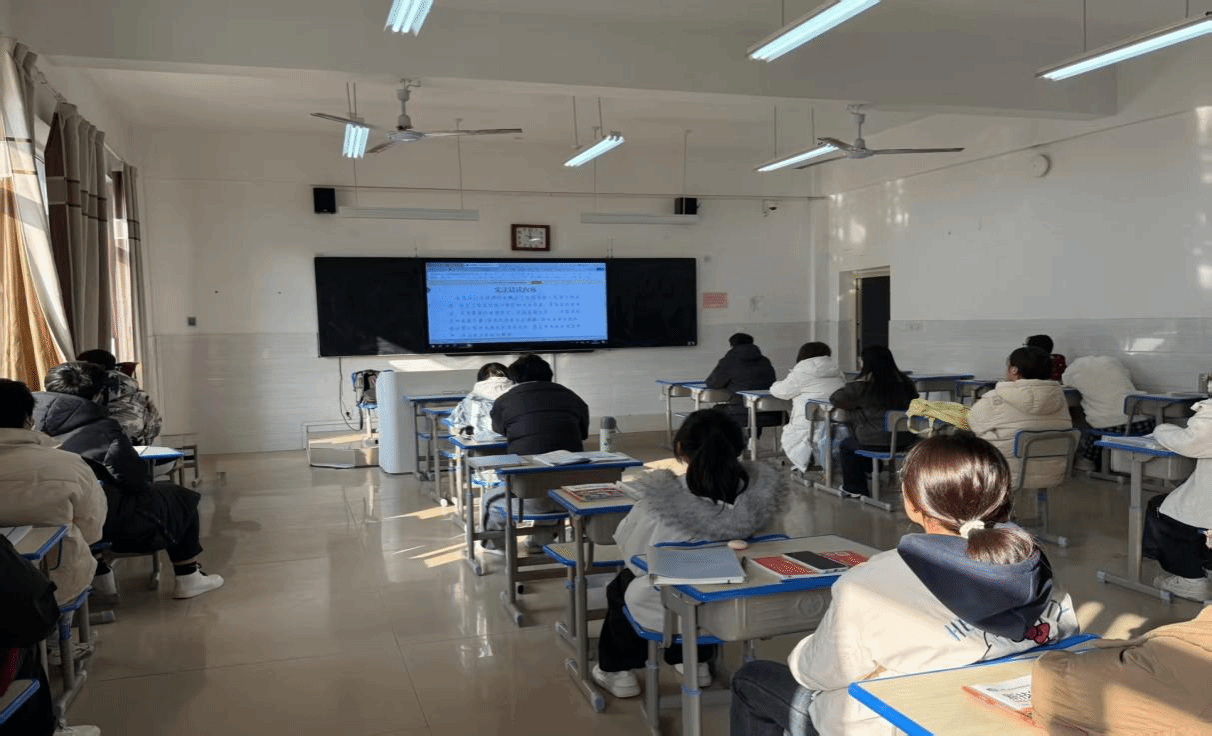 弘揚(yáng)法治精神 筑牢育人根基——駐馬店職業(yè)技術(shù)學(xué)院信息工程學(xué)院開(kāi)展“憲法宣傳周”系列教育活動(dòng)