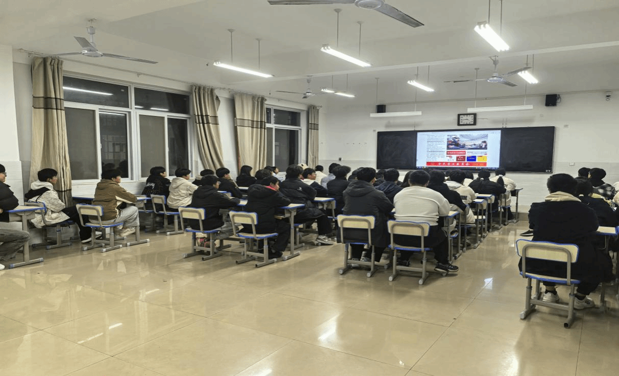 弘揚(yáng)法治精神 筑牢育人根基——駐馬店職業(yè)技術(shù)學(xué)院信息工程學(xué)院開(kāi)展“憲法宣傳周”系列教育活動(dòng)