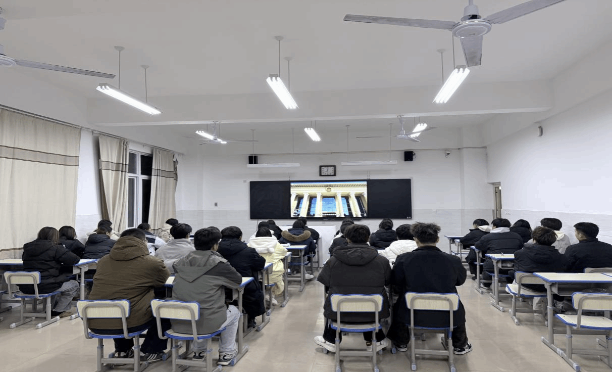 弘揚(yáng)法治精神 筑牢育人根基——駐馬店職業(yè)技術(shù)學(xué)院信息工程學(xué)院開(kāi)展“憲法宣傳周”系列教育活動(dòng)