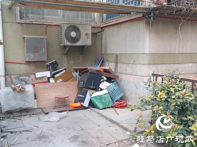 飛龍小區(qū)拾荒亂象引爭議 多方協(xié)力整治除隱患