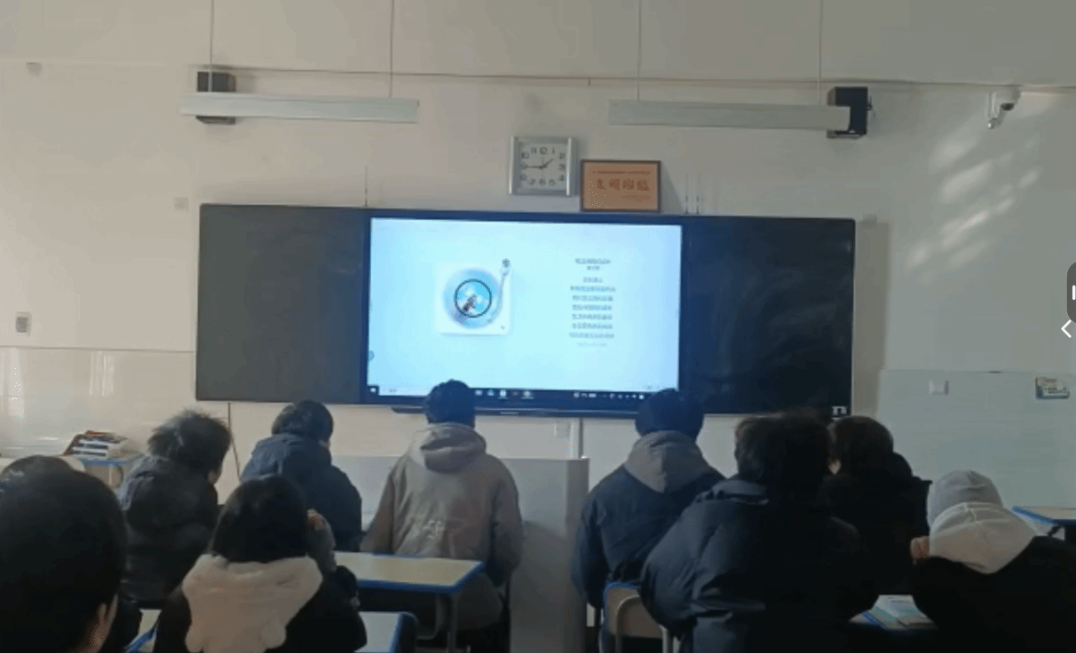 弘揚(yáng)法治精神 筑牢育人根基——駐馬店職業(yè)技術(shù)學(xué)院信息工程學(xué)院開(kāi)展“憲法宣傳周”系列教育活動(dòng)