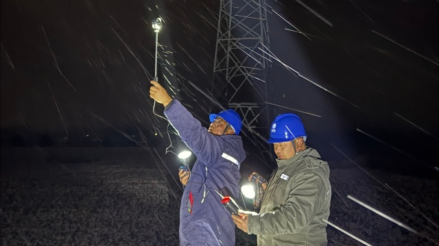 國網(wǎng)泌陽縣供電公司:踏雪巡線護(hù)光明 寒夜堅(jiān)守暖萬家