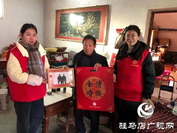 平輿縣婦聯(lián)開展巾幗志愿敬老關(guān)愛行動
