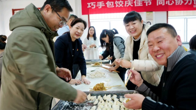駐馬店市郵政分公司舉辦“巧手包餃慶佳節(jié) 同心協(xié)力創(chuàng)輝煌”活動(dòng)