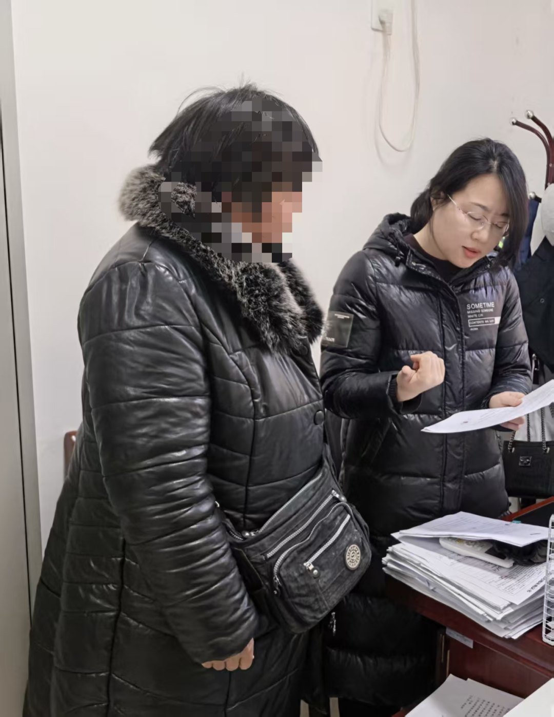 基層法庭干警鄰里調(diào)解