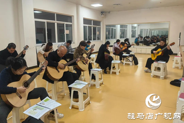 “天中智慧夜?！惫媾嘤柦Y(jié)課 夜間藝術(shù)課堂點亮市民文化生活