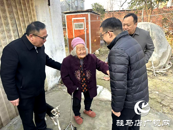 暖冬物資送上門 文明實踐暖民心——平輿縣新時代文明實踐中心走進辛店鄉(xiāng)閆莊村