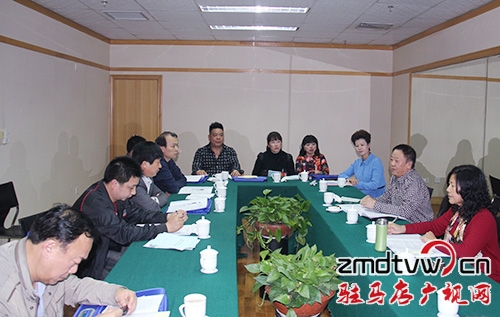 臺胞臺屬、僑聯(lián)-委員組分組討論.jpg